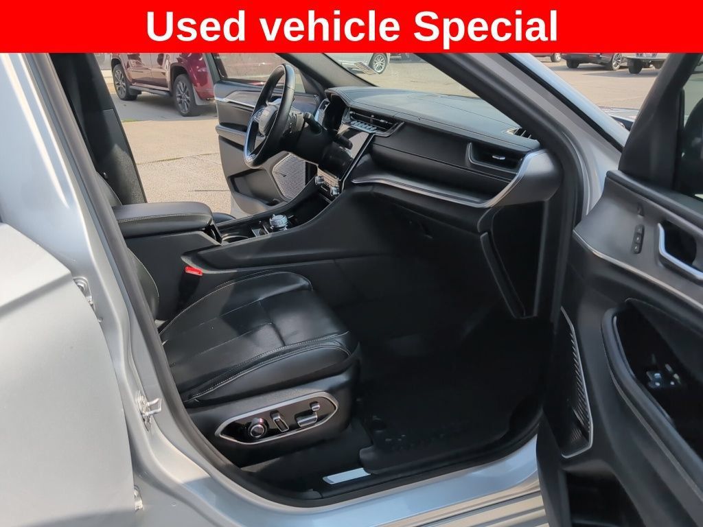Used 2022 Jeep Grand Cherokee L Overland w/ Luxury Tech Group IV AWD/4WD image 29