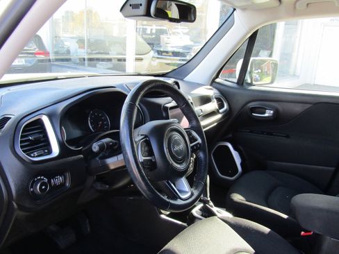 Used 2019 Jeep Renegade Latitude w/ UConnect 8.4 Nav Group image 14