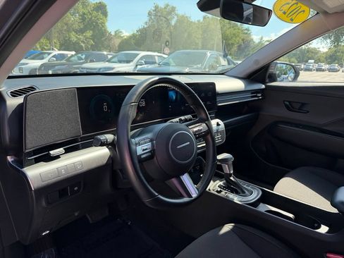 Used 2025 Hyundai Kona SEL AWD/4WD image 32