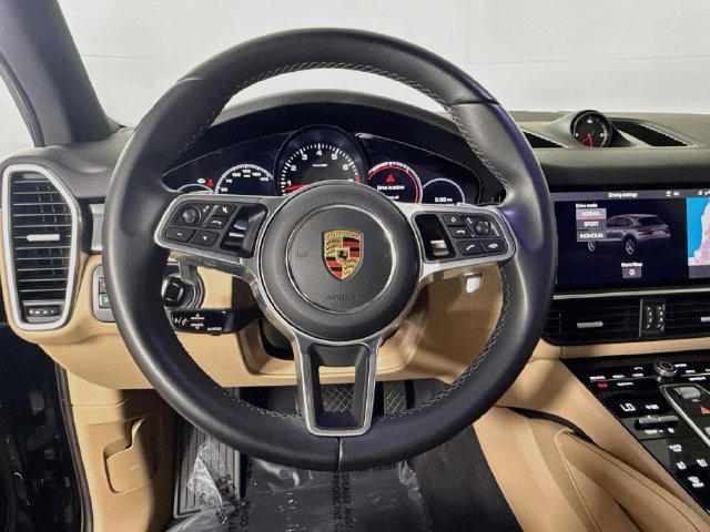 Used 2021 Porsche Cayenne AWD/4WD image 12
