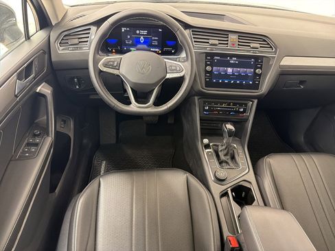 Used 2022 Volkswagen Tiguan SE w/ Panoramic Sunroof Package image 22