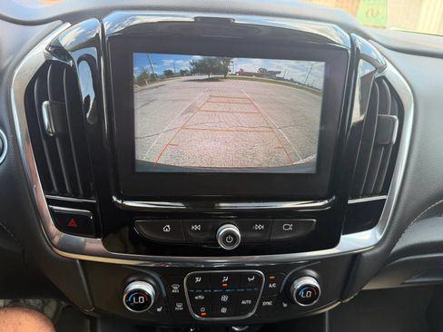 Used 2019 Chevrolet Traverse LT FWD image 12