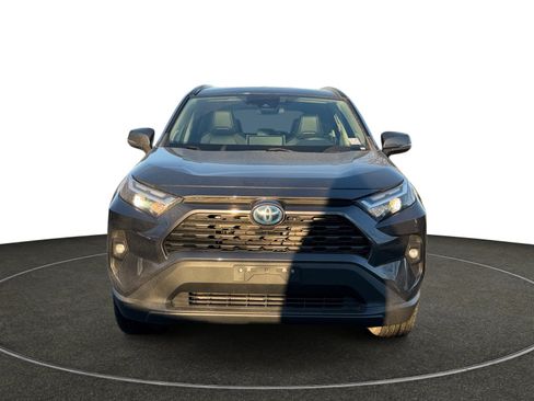 Used 2022 Toyota RAV4 XLE Premium image 9