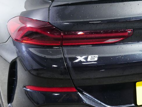 Used 2022 BMW X6 xDrive40i w/ M Sport Package image 17