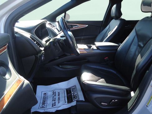 Used 2019 Lincoln Nautilus Reserve image 27