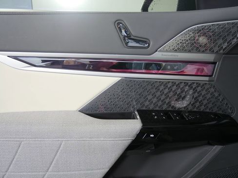 Certified 2023 BMW 760i xDrive image 10