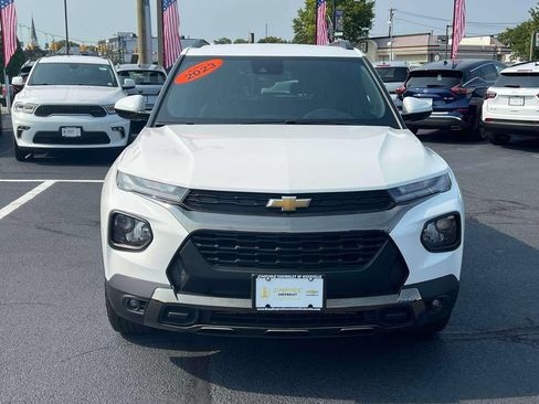 Used 2023 Chevrolet TrailBlazer ACTIV w/ Convenience Package AWD/4WD image 2