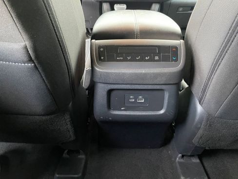 Used 2025 Nissan Pathfinder SV image 24