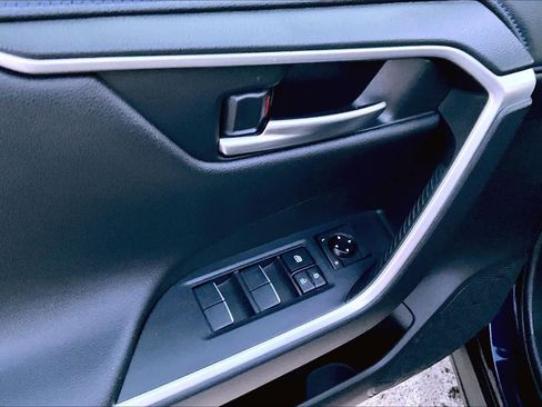 Used 2020 Toyota RAV4 XSE image 32