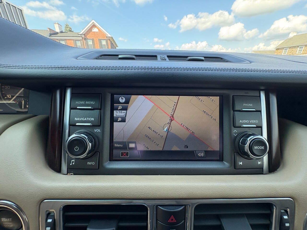 Used 2012 Land Rover Range Rover HSE AWD/4WD image 17