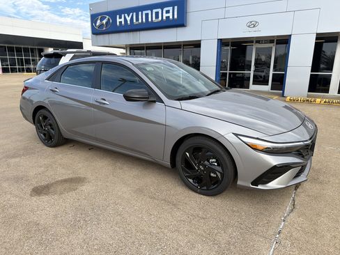 New 2026 Hyundai Elantra SEL Sport Premium image 2