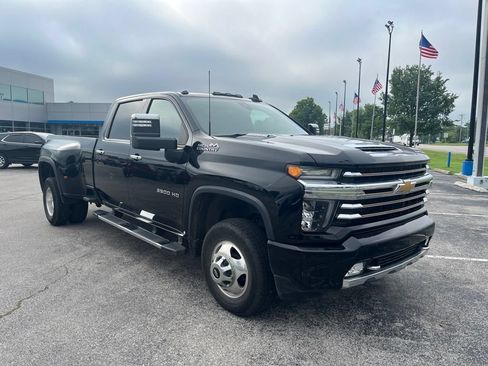 Used 2020 Chevrolet Silverado 3500 High Country w/ Technology Package AWD/4WD image 2