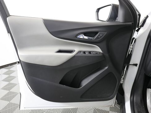Used 2018 Chevrolet Equinox LS FWD image 12