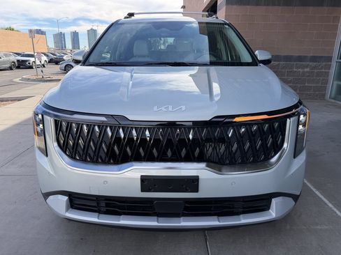 Used 2025 Kia Carnival EX image 10