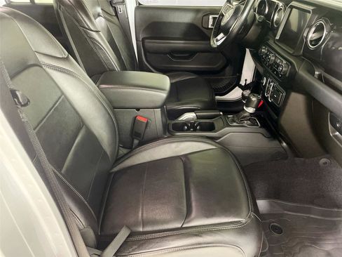 Used 2021 Jeep Wrangler Unlimited Sahara AWD/4WD image 28