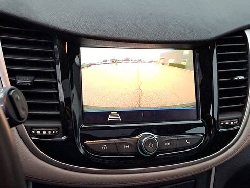 Used 2020 Chevrolet Trax LT w/ Sun & Sound Package image 17