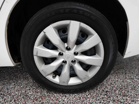 Used 2015 Toyota Corolla LE FWD image 28