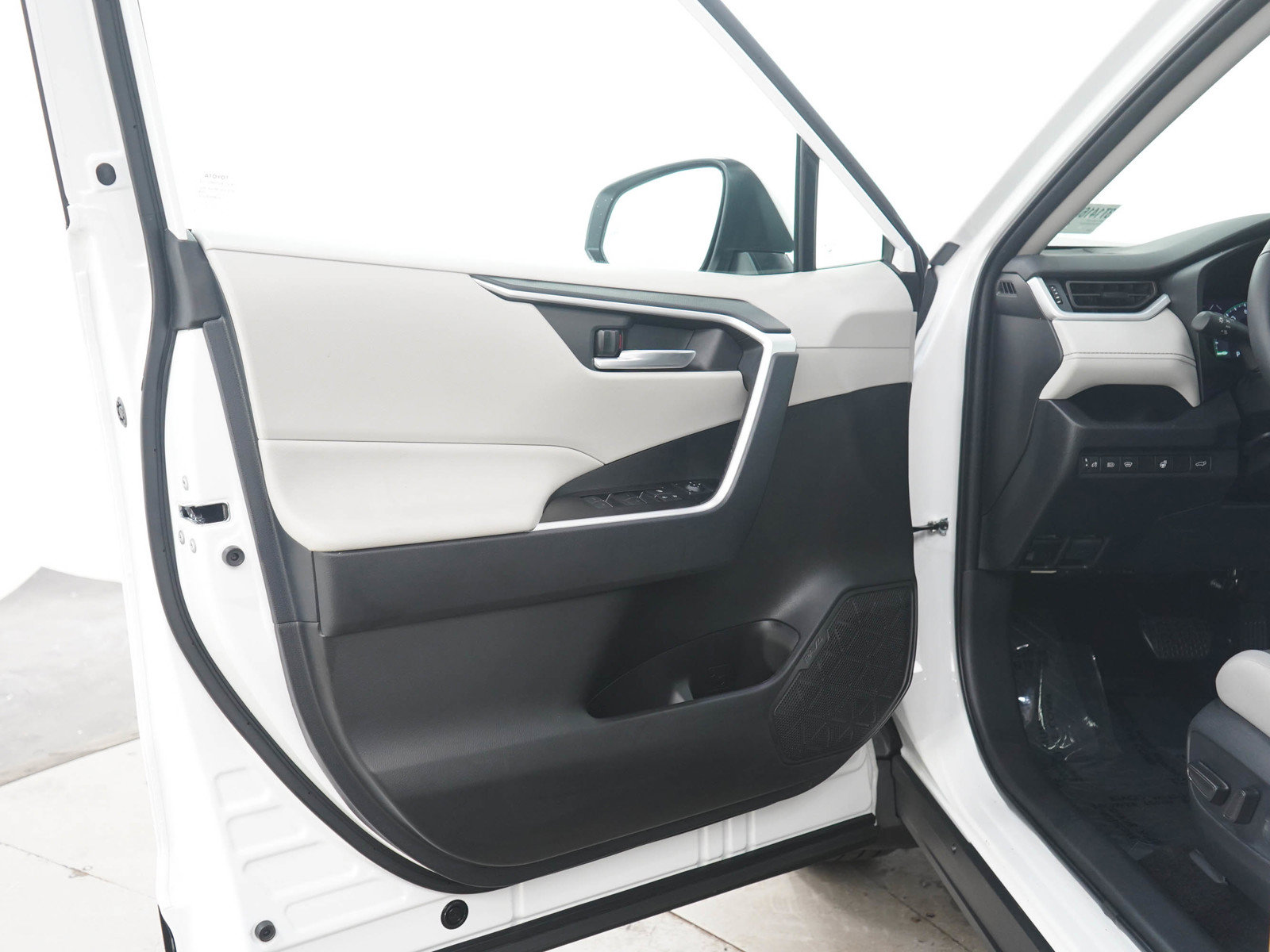Used 2024 Toyota RAV4 XLE w/ Convenience Package AWD/4WD image 20