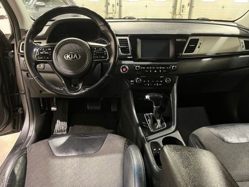 Used 2018 Kia Niro EX image 24