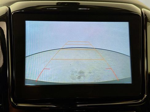 Used 2018 Chevrolet Traverse LT FWD image 16