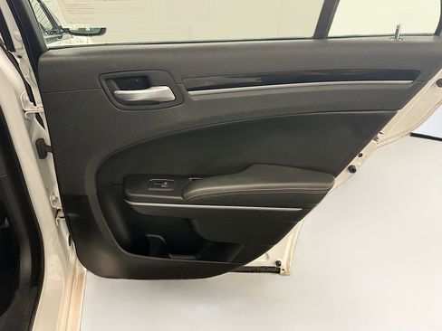 Used 2020 Chrysler 300 S image 31