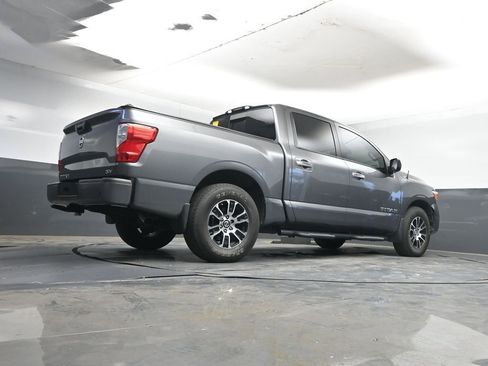 Used 2021 Nissan Titan SV w/ SV Convenience Package image 14