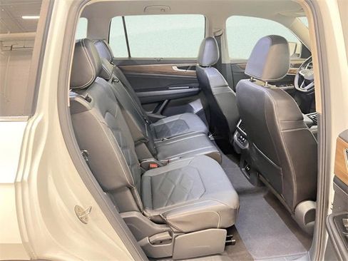 Used 2025 Volkswagen Atlas SE image 11