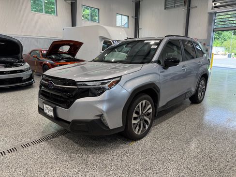 Used 2025 Subaru Forester Limited AWD/4WD image 1