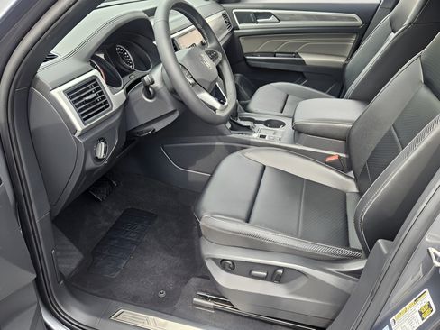 Used 2021 Volkswagen Atlas Cross Sport SE FWD image 18