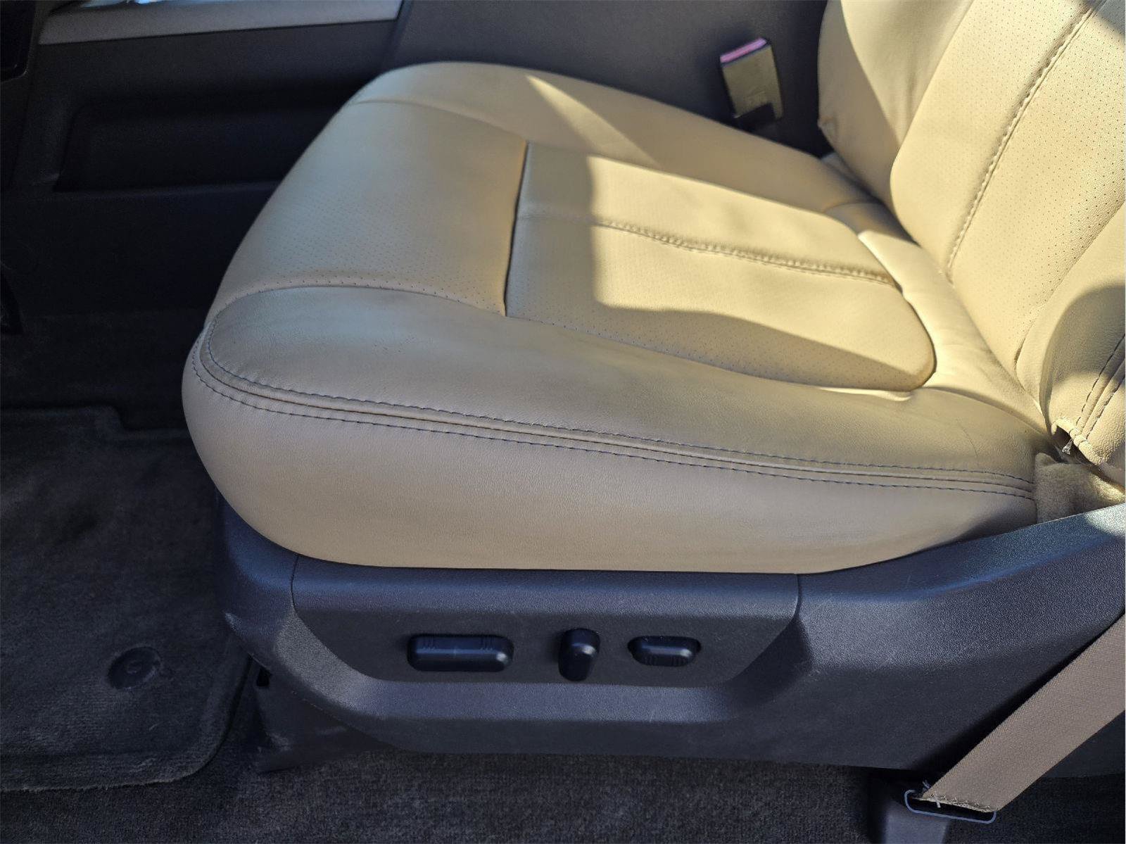 Used 2011 Ford F250 Lariat w/ Lariat Interior Pkg AWD/4WD image 21
