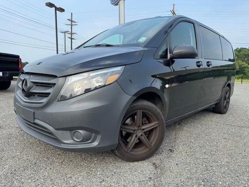 Used 2018 Mercedes-Benz Metris Passenger image 1