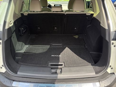 Used 2023 Nissan Rogue SL w/ SL Premium Package FWD image 19