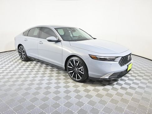 Used 2025 Honda Accord Touring image 9