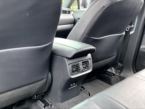 Used 2021 Toyota Venza XLE image 33