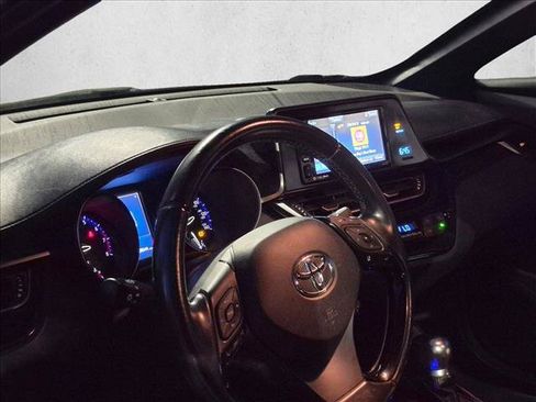Used 2018 Toyota C-HR XLE FWD image 9