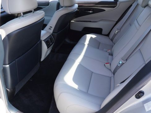 Used 2017 Lexus LS 460 w/ Comfort Package image 33