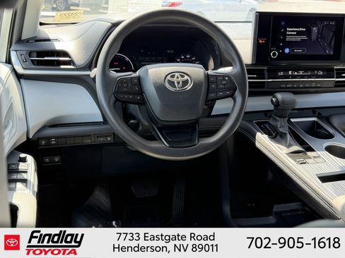 Certified 2025 Toyota Sienna LE FWD image 8