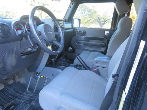 Used 2009 Jeep Wrangler Unlimited Rubicon w/ Dual Top Group image 17