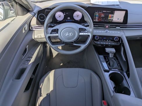 Used 2025 Hyundai Elantra SEL FWD image 15