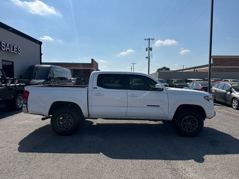 Used 2018 Toyota Tacoma SR5 image 5