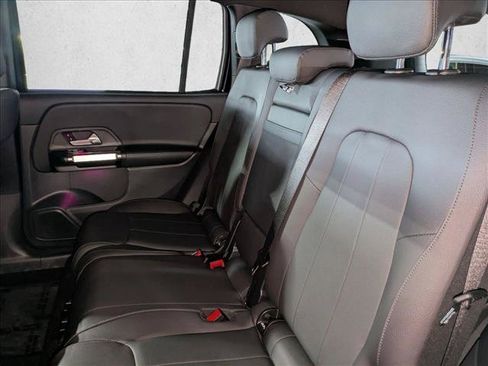 Used 2025 Mercedes-Benz GLB 250 image 16