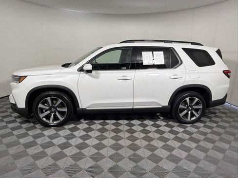 Used 2025 Honda Pilot Elite image 3