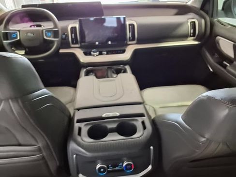 Used 2025 Ford Expedition Active AWD/4WD image 22