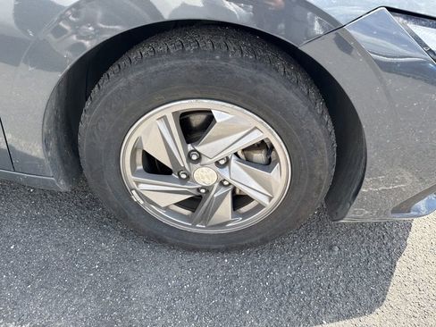 Used 2025 Hyundai Elantra SE FWD image 6