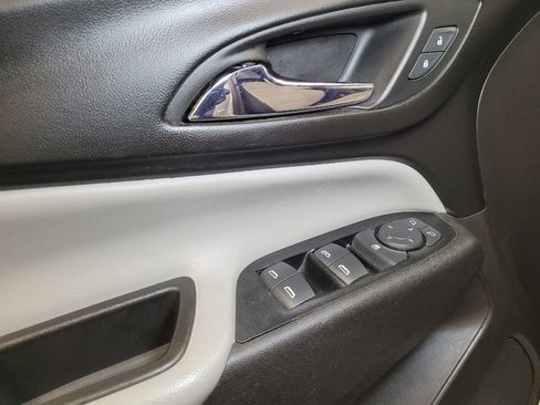 Used 2019 Chevrolet Equinox LT image 27