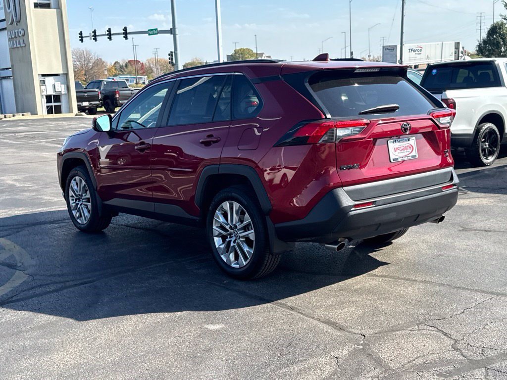 Used 2019 Toyota RAV4 XLE Premium w/ Cold Weather Package AWD/4WD image 9