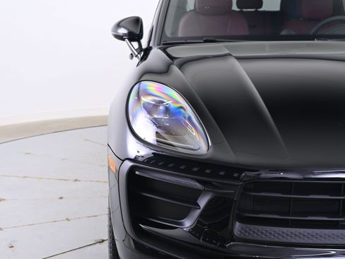 Used 2025 Porsche Macan image 11