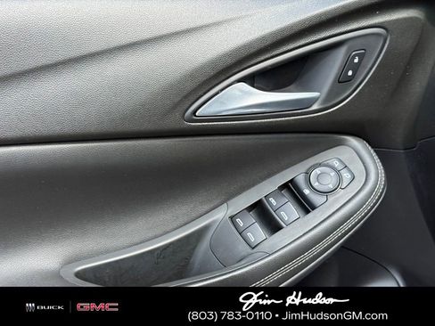 Used 2020 Buick Encore GX Preferred w/ Cold Weather Comfort Package AWD/4WD image 18