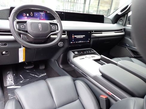 New 2025 Lincoln Navigator Reserve w/ Jet Appearance Package image 17