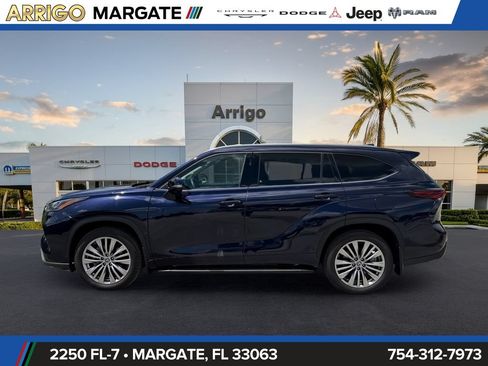 Used 2024 Toyota Highlander Platinum FWD image 4
